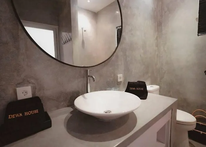 Elegant 5 Bdr In The Heart Of