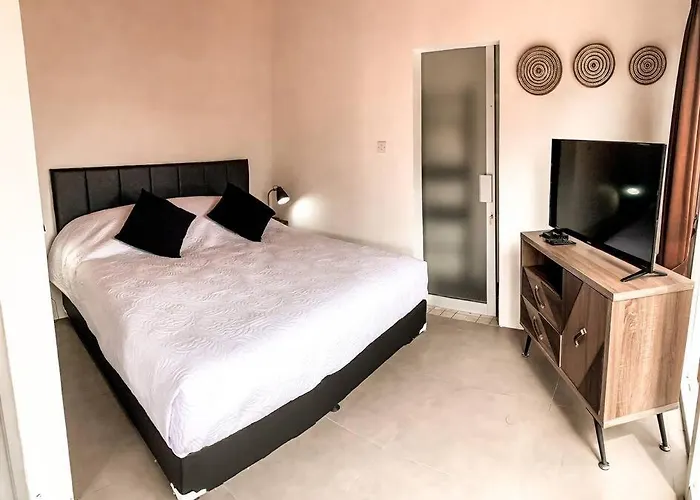 Elegant 5 Bdr In The Heart Of Семиньяк