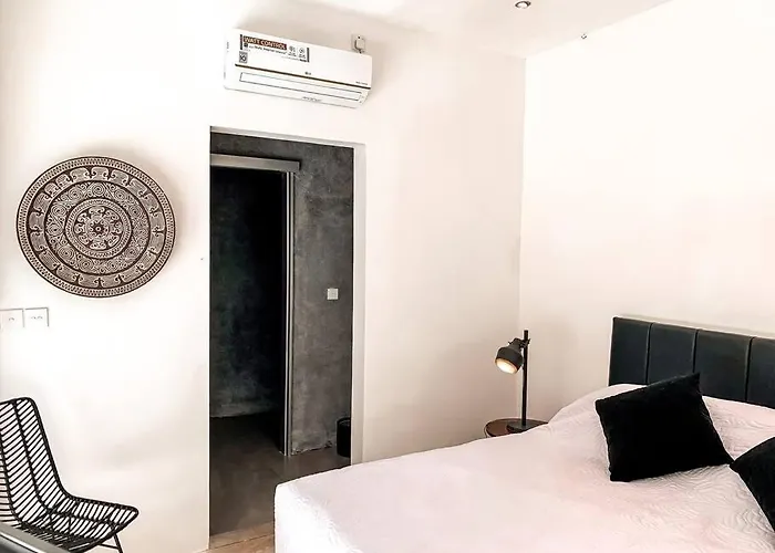 Вилла Elegant 5 Bdr In The Heart Of