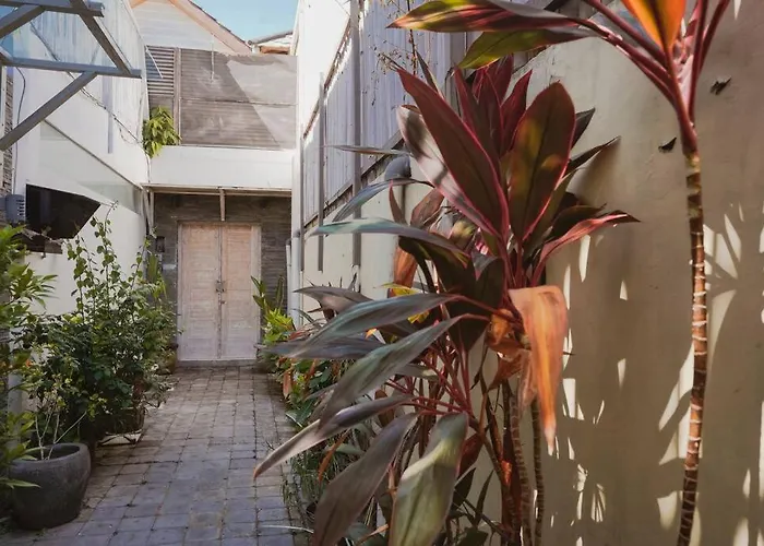 Вилла Elegant 5 Bdr In The Heart Of *