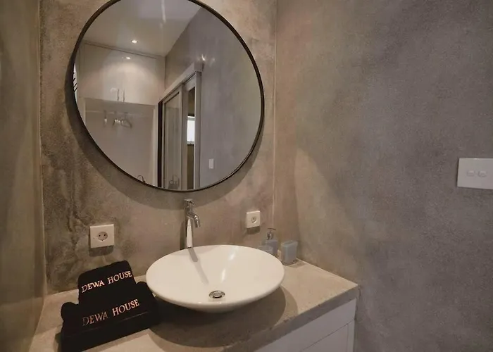 Elegant 5 Bdr In The Heart Of Семиньяк