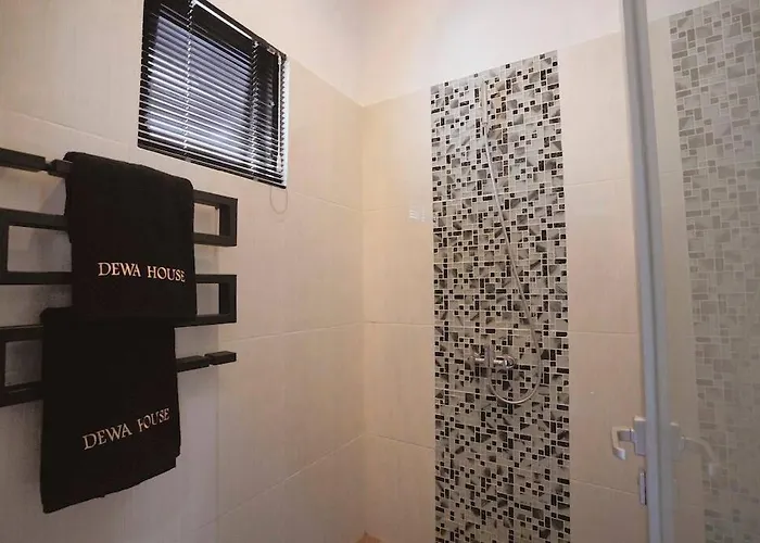 Вилла Elegant 5 Bdr In The Heart Of