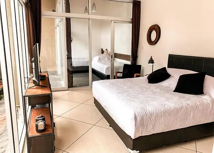 Elegant 5 Bdr In The Heart Of Вилла Семиньяк