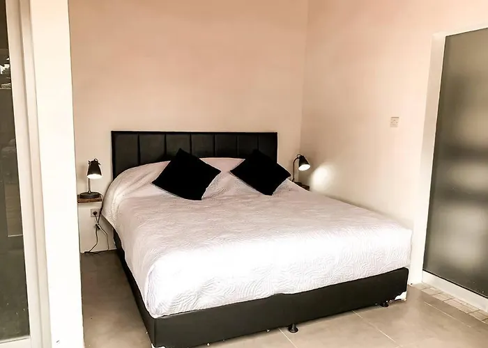 Elegant 5 Bdr In The Heart Of Семиньяк