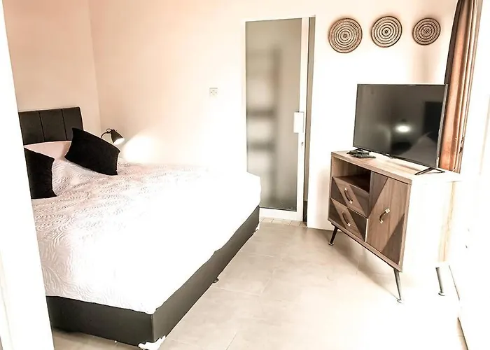 Elegant 5 Bdr In The Heart Of Вилла