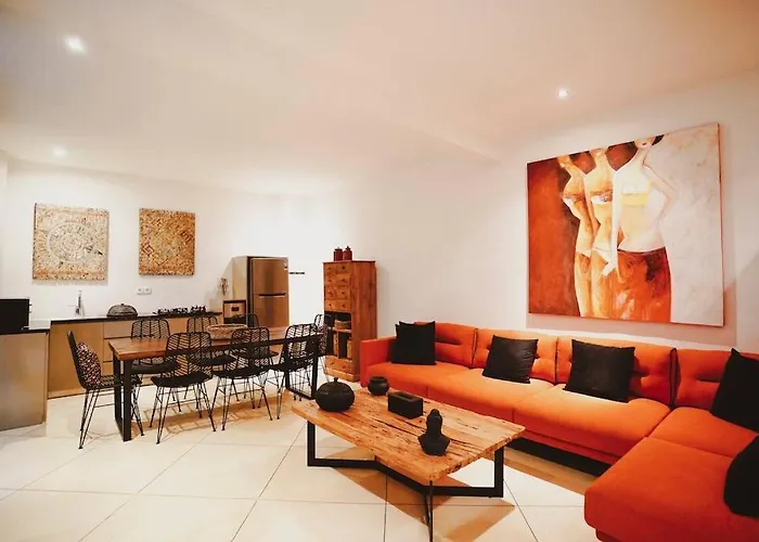 Вилла Elegant 5 Bdr In The Heart Of